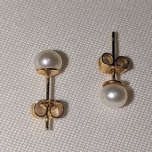 Elegant Gold and Pearl Stud Earrings